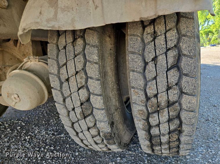 image for item EM7289 2005 International 7600 sewer jetter truck