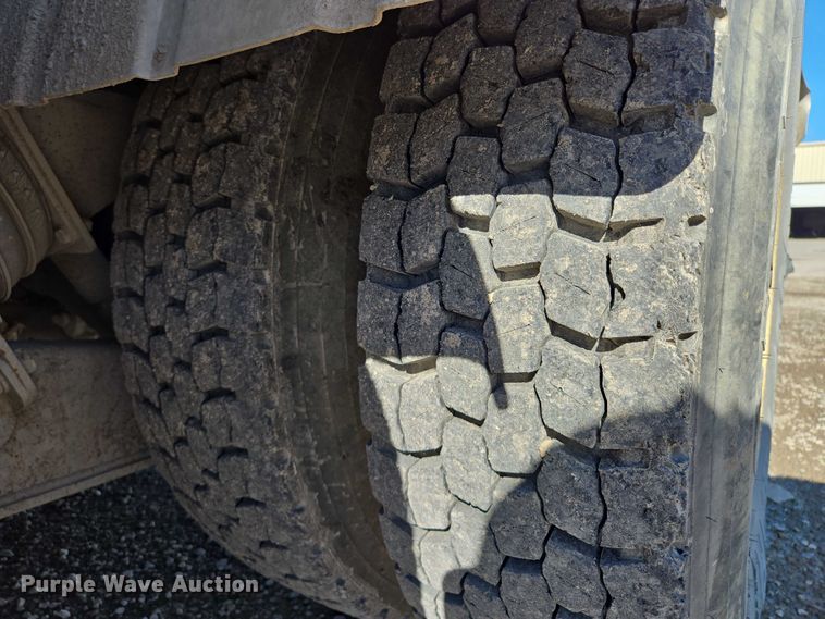 image for item EM7289 2005 International 7600 sewer jetter truck