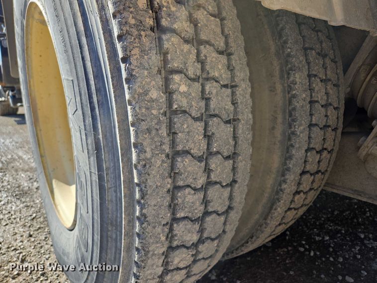 image for item EM7289 2005 International 7600 sewer jetter truck