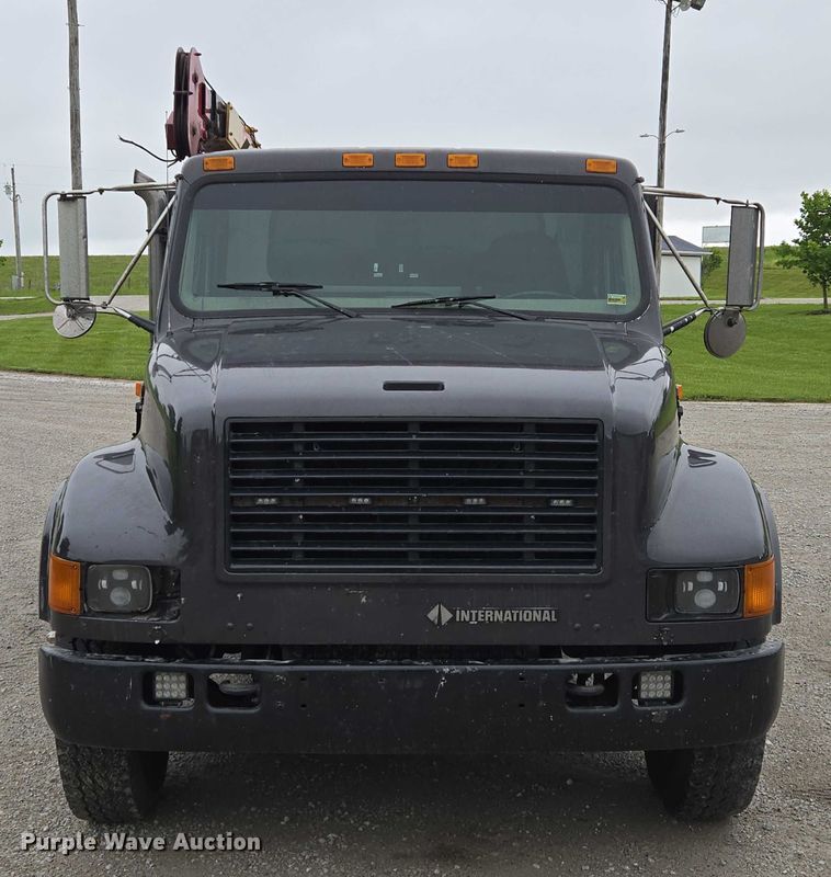 image for item EM7347 2000 International 4700 utility / service truck