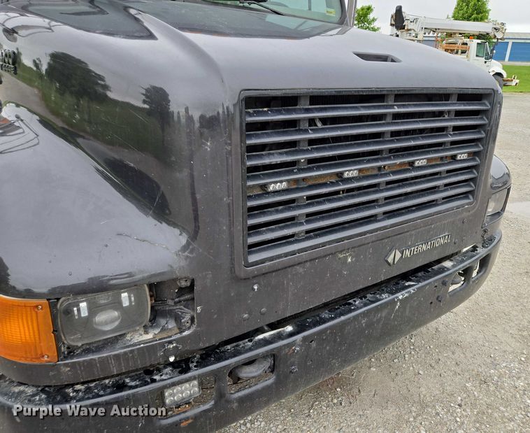 image for item EM7347 2000 International 4700 utility / service truck