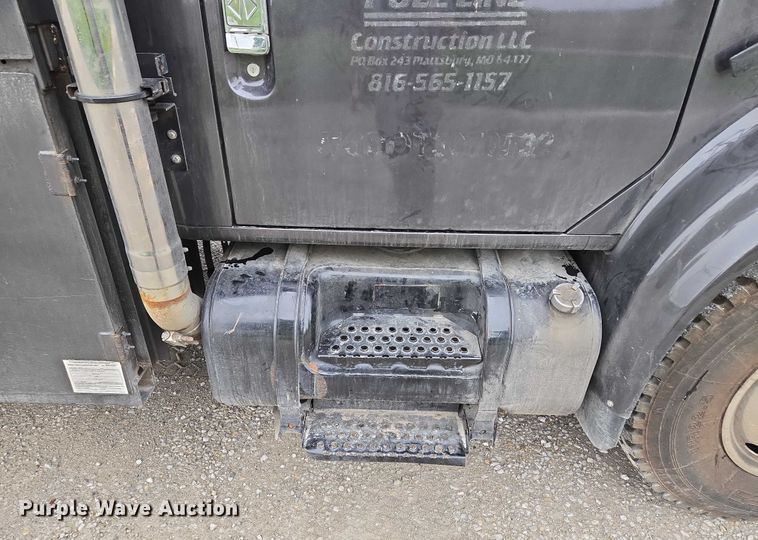 image for item EM7347 2000 International 4700 utility / service truck