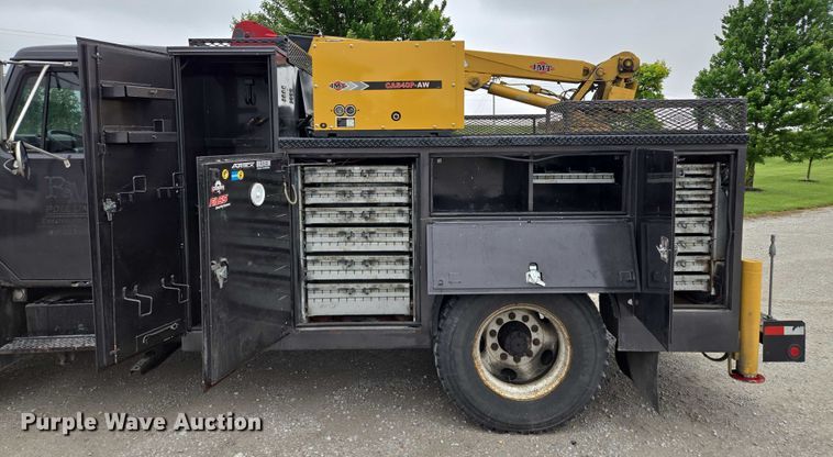 image for item EM7347 2000 International 4700 utility / service truck