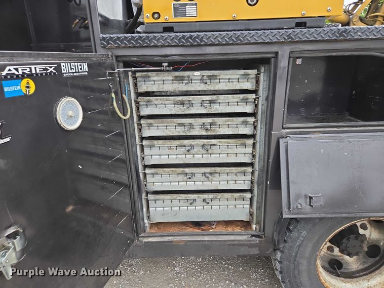 image for item EM7347 2000 International 4700 utility / service truck