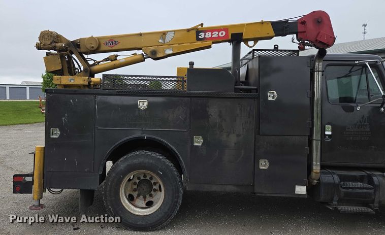 image for item EM7347 2000 International 4700 utility / service truck