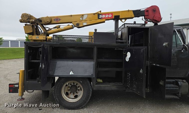 image for item EM7347 2000 International 4700 utility / service truck