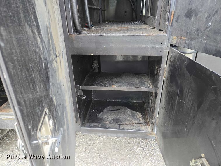 image for item EM7347 2000 International 4700 utility / service truck