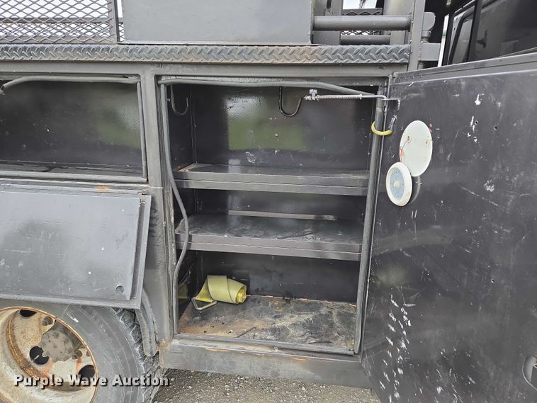 image for item EM7347 2000 International 4700 utility / service truck