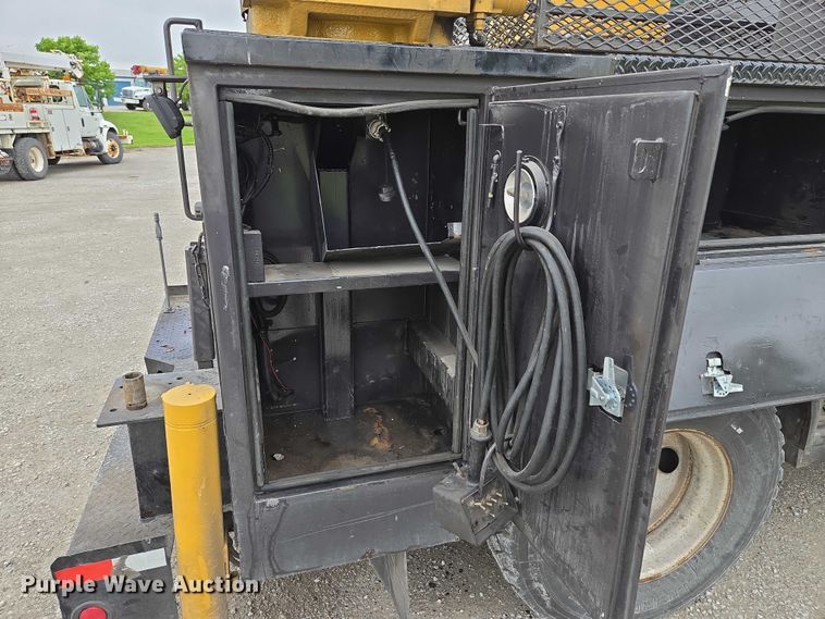 image for item EM7347 2000 International 4700 utility / service truck