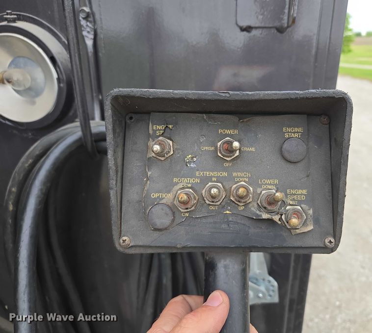 image for item EM7347 2000 International 4700 utility / service truck