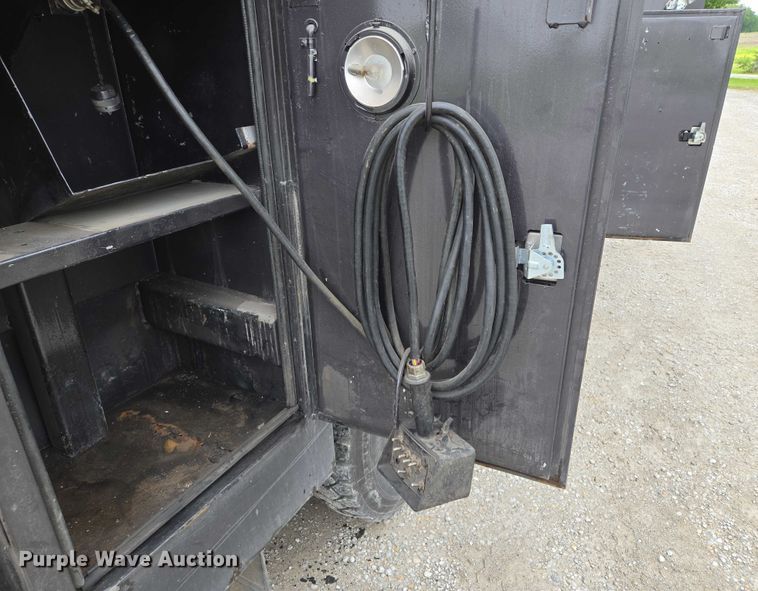 image for item EM7347 2000 International 4700 utility / service truck