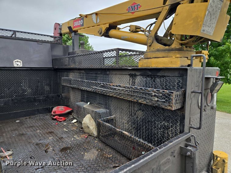 image for item EM7347 2000 International 4700 utility / service truck