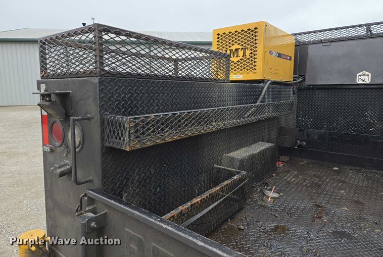 image for item EM7347 2000 International 4700 utility / service truck