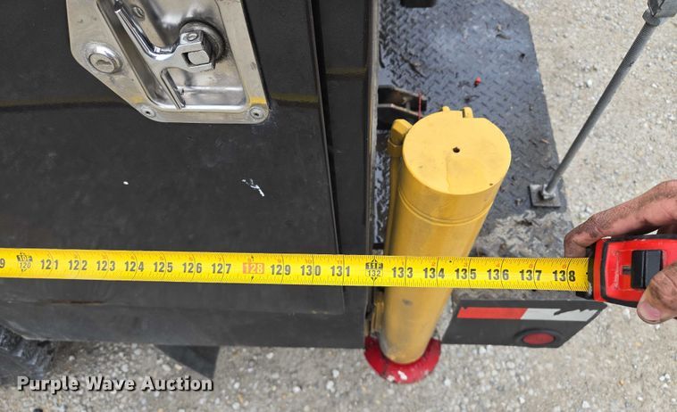 image for item EM7347 2000 International 4700 utility / service truck