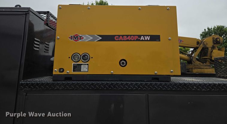 image for item EM7347 2000 International 4700 utility / service truck