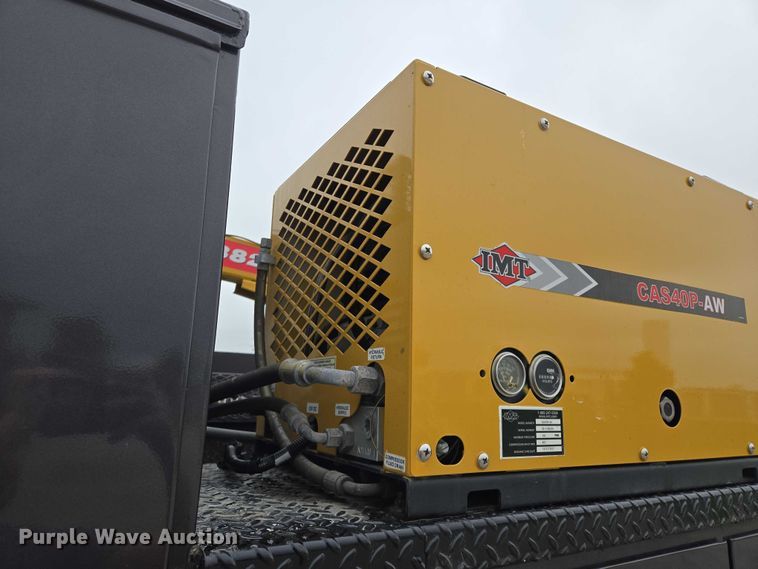 image for item EM7347 2000 International 4700 utility / service truck