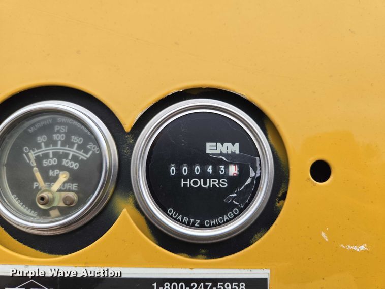 image for item EM7347 2000 International 4700 utility / service truck