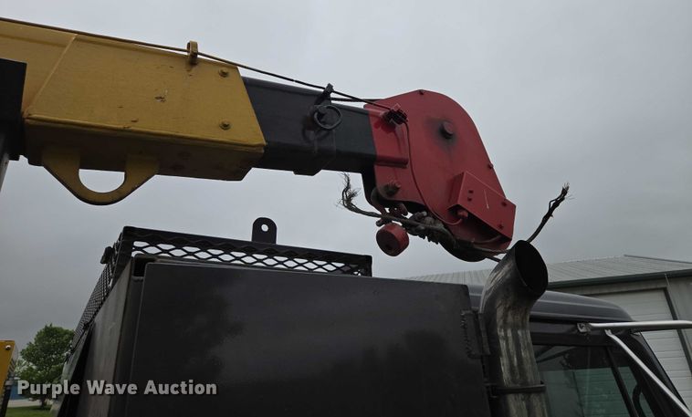 image for item EM7347 2000 International 4700 utility / service truck