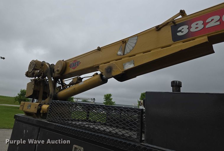 image for item EM7347 2000 International 4700 utility / service truck