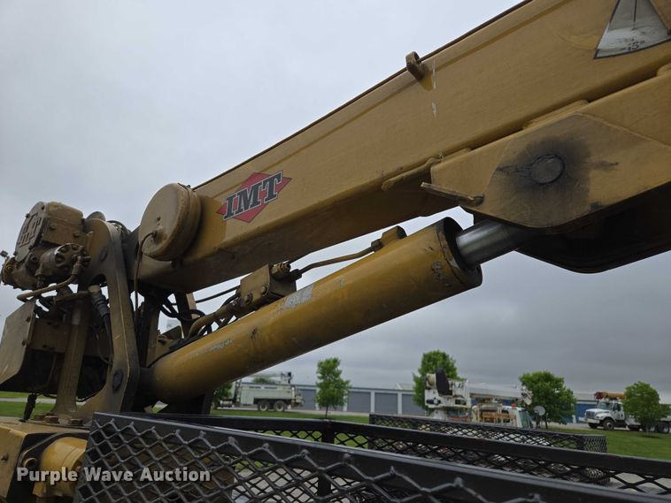 image for item EM7347 2000 International 4700 utility / service truck