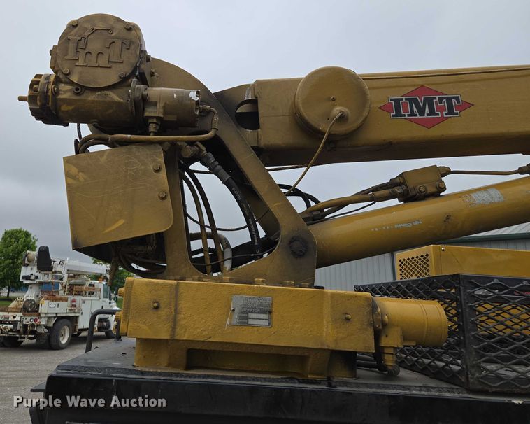 image for item EM7347 2000 International 4700 utility / service truck