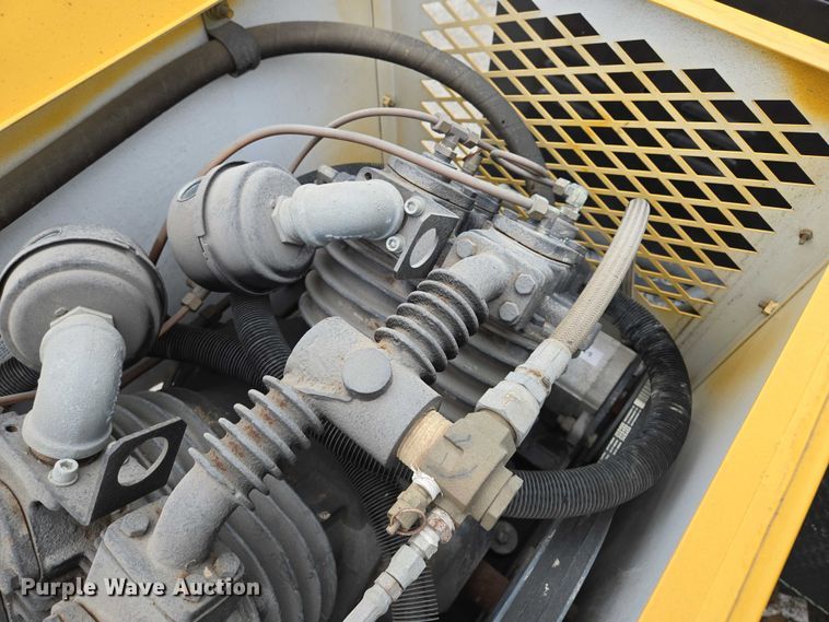 image for item EM7347 2000 International 4700 utility / service truck