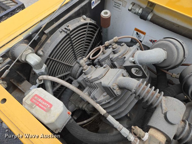 image for item EM7347 2000 International 4700 utility / service truck