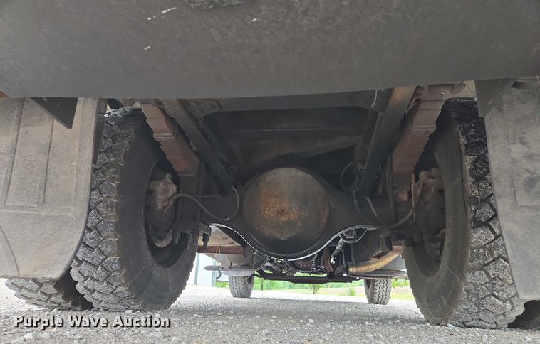 image for item EM7347 2000 International 4700 utility / service truck