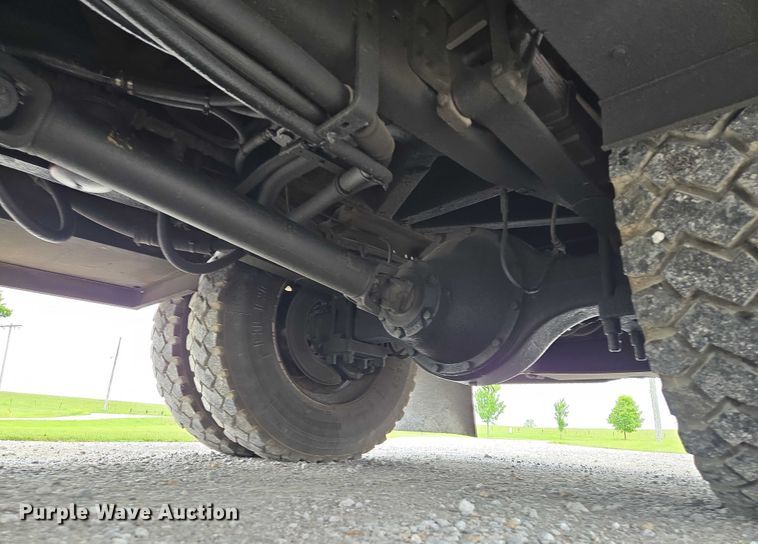 image for item EM7347 2000 International 4700 utility / service truck