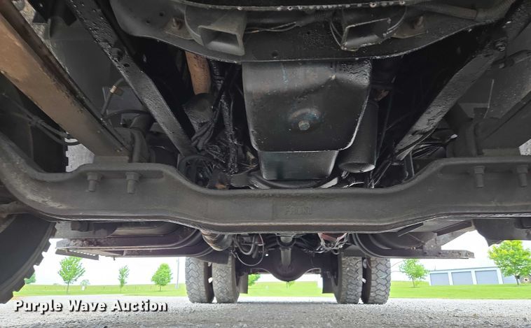 image for item EM7347 2000 International 4700 utility / service truck