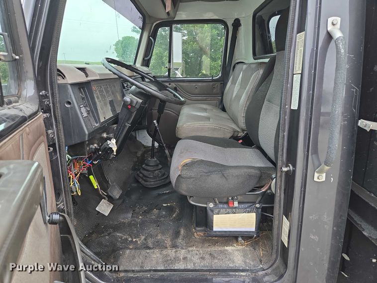 image for item EM7347 2000 International 4700 utility / service truck