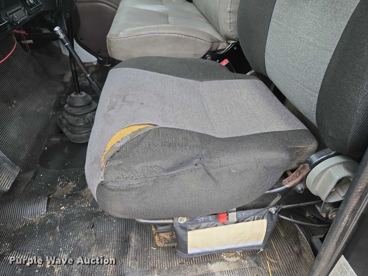 image for item EM7347 2000 International 4700 utility / service truck