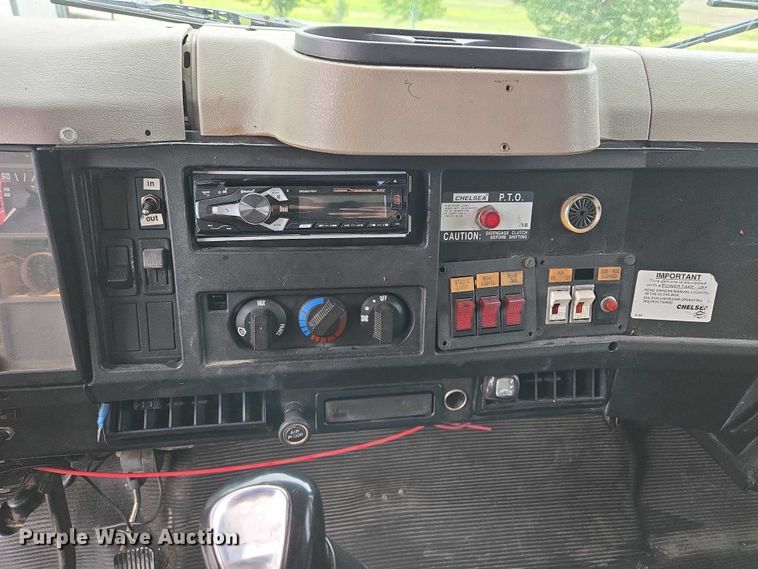 image for item EM7347 2000 International 4700 utility / service truck