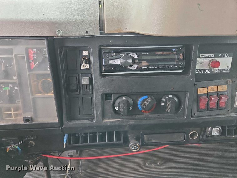 image for item EM7347 2000 International 4700 utility / service truck