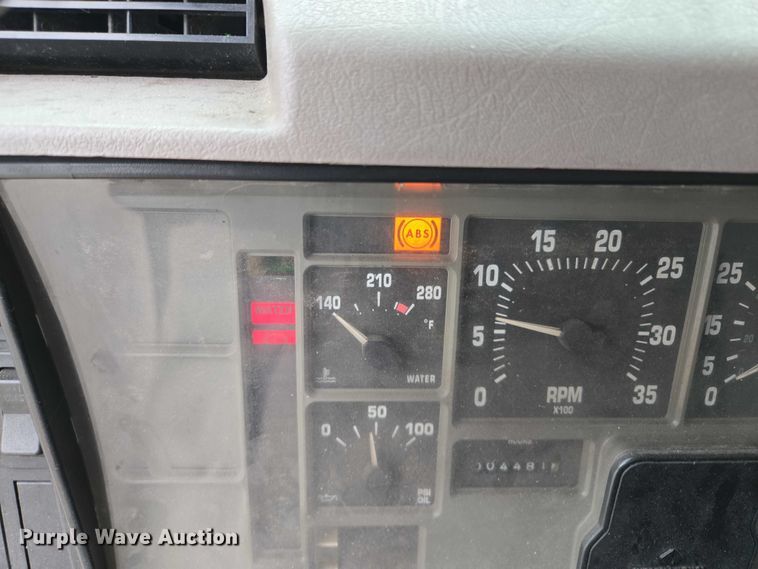 image for item EM7347 2000 International 4700 utility / service truck