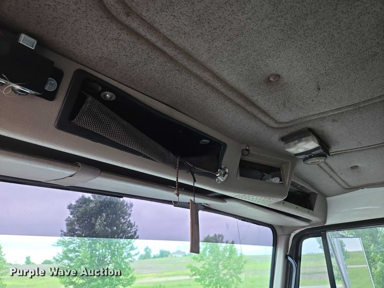 image for item EM7347 2000 International 4700 utility / service truck