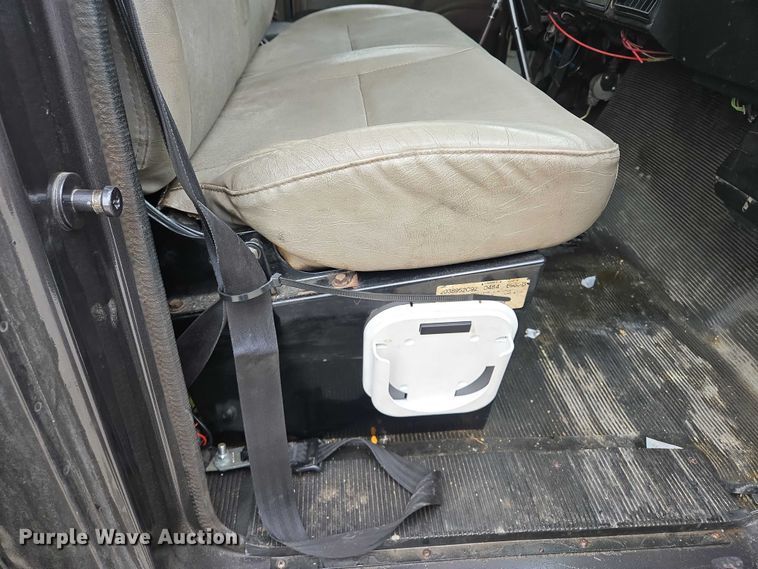 image for item EM7347 2000 International 4700 utility / service truck