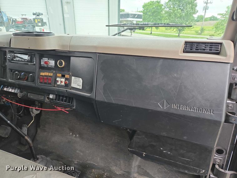 image for item EM7347 2000 International 4700 utility / service truck