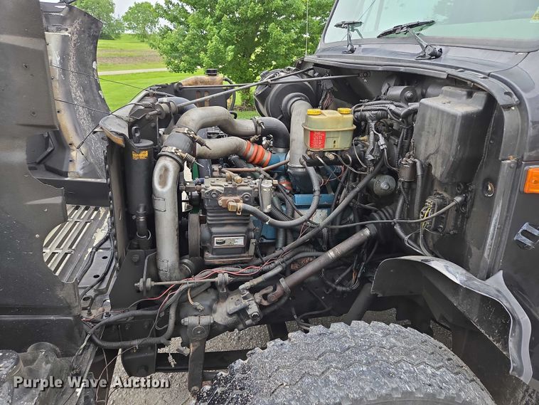 image for item EM7347 2000 International 4700 utility / service truck