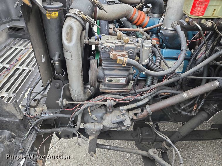 image for item EM7347 2000 International 4700 utility / service truck