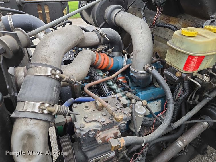 image for item EM7347 2000 International 4700 utility / service truck