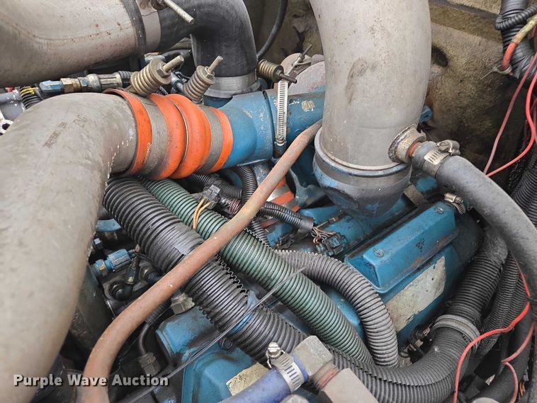 image for item EM7347 2000 International 4700 utility / service truck