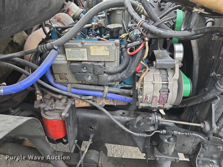 image for item EM7347 2000 International 4700 utility / service truck