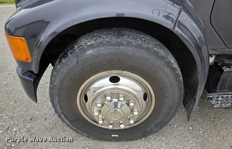 image for item EM7347 2000 International 4700 utility / service truck