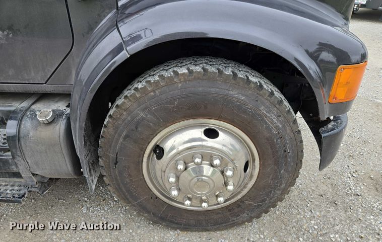 image for item EM7347 2000 International 4700 utility / service truck