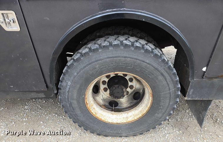 image for item EM7347 2000 International 4700 utility / service truck