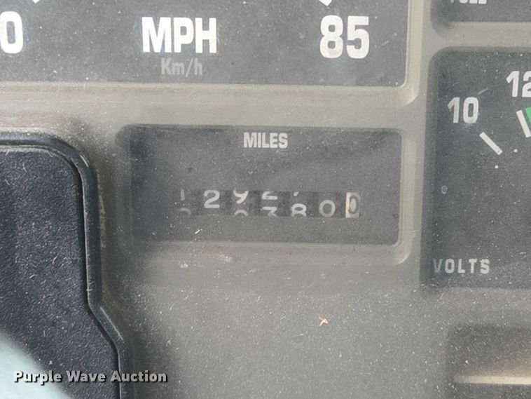 image for item EM7347 2000 International 4700 utility / service truck