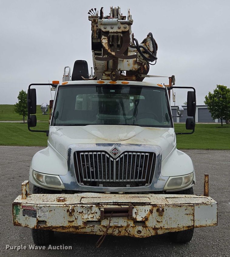 image for item EM7348 2006 International 4300 digger derrick truck