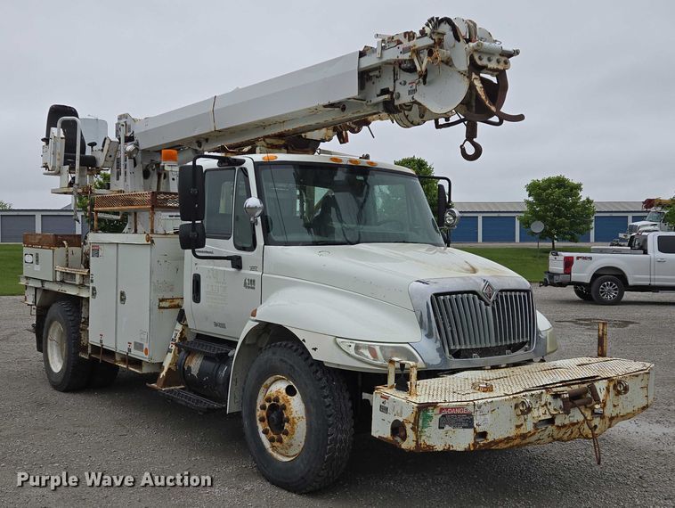 image for item EM7348 2006 International 4300 digger derrick truck