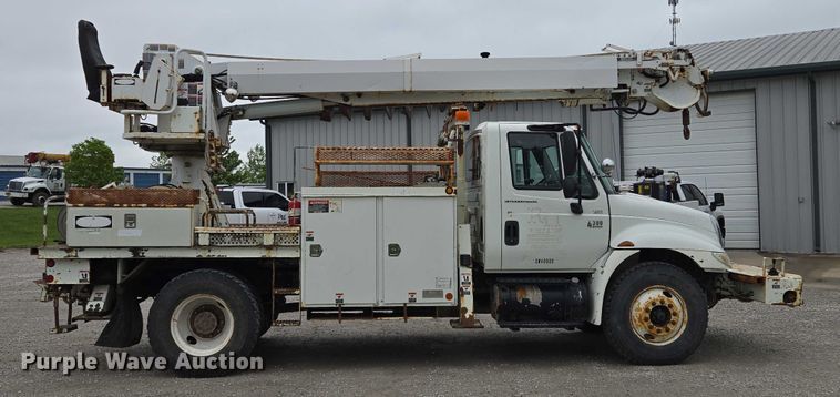 image for item EM7348 2006 International 4300 digger derrick truck
